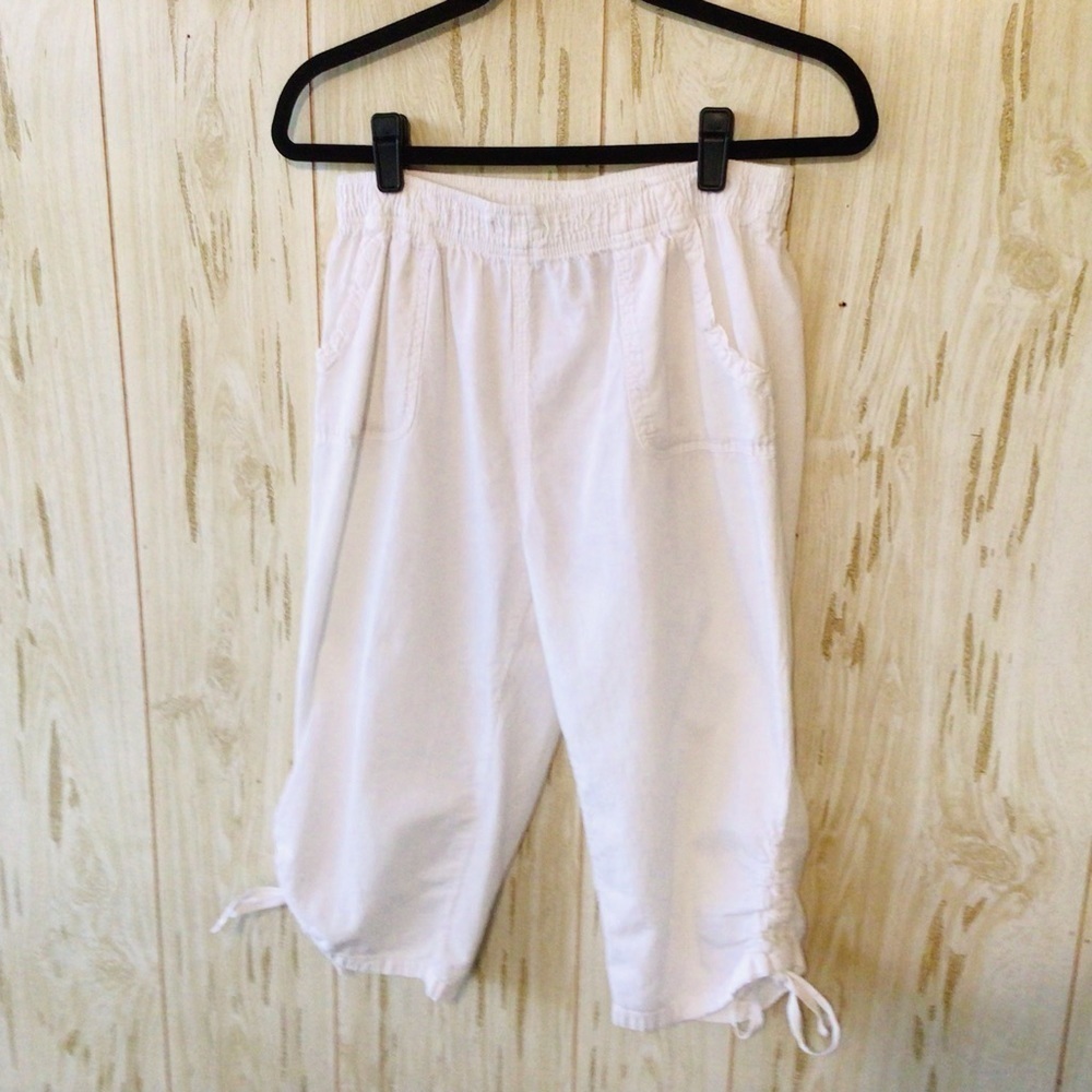 Dress Barn White Capri Cargo Pants S (Drawstring missing)